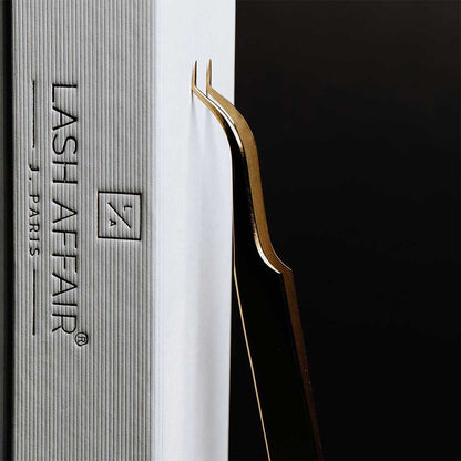 Main Squeeze | Classic Lash Tweezers